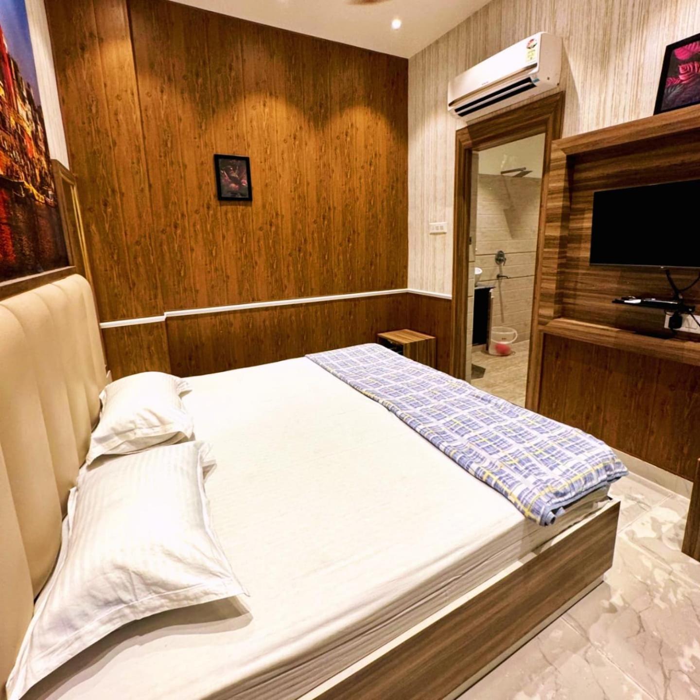 Iconic Love hotel Varanasi